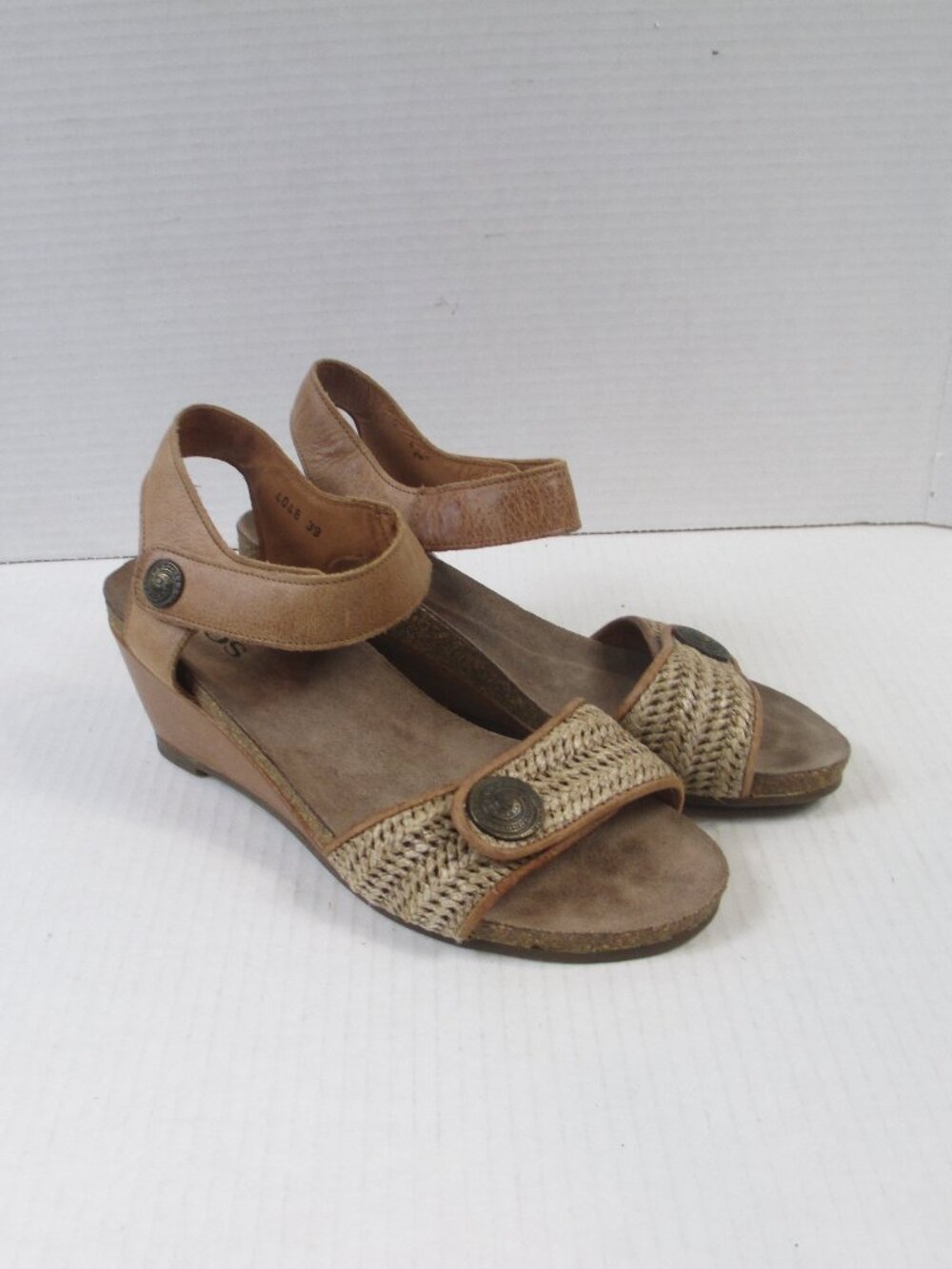 Taos Holiday Sandals Womens 8-8.5 EU 39 Wedge Heel Tan Strappy Leather